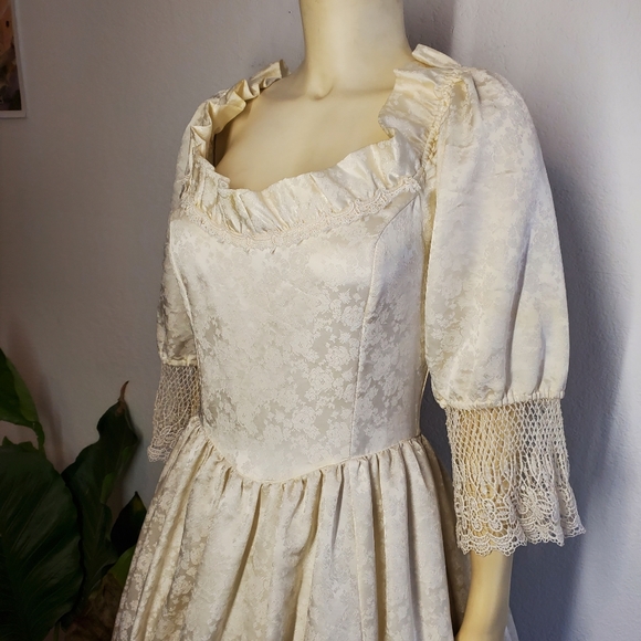 Vintage Dresses & Skirts - Vintage 70s Renaissance Gunne Sax Wedding Dress